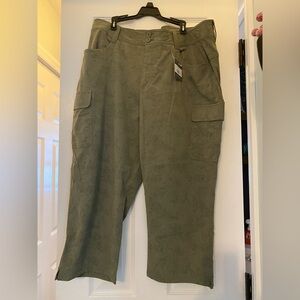 Eddie Bauer Women’s 16 NWT Sightscape Horizon Cargo Capri Pants in Sprig Hiking
